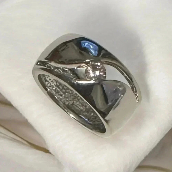 🇨🇦🆕5th Avenue
Swarovski Pink Quartz Crystal Solitaire - Picture 7 of 12